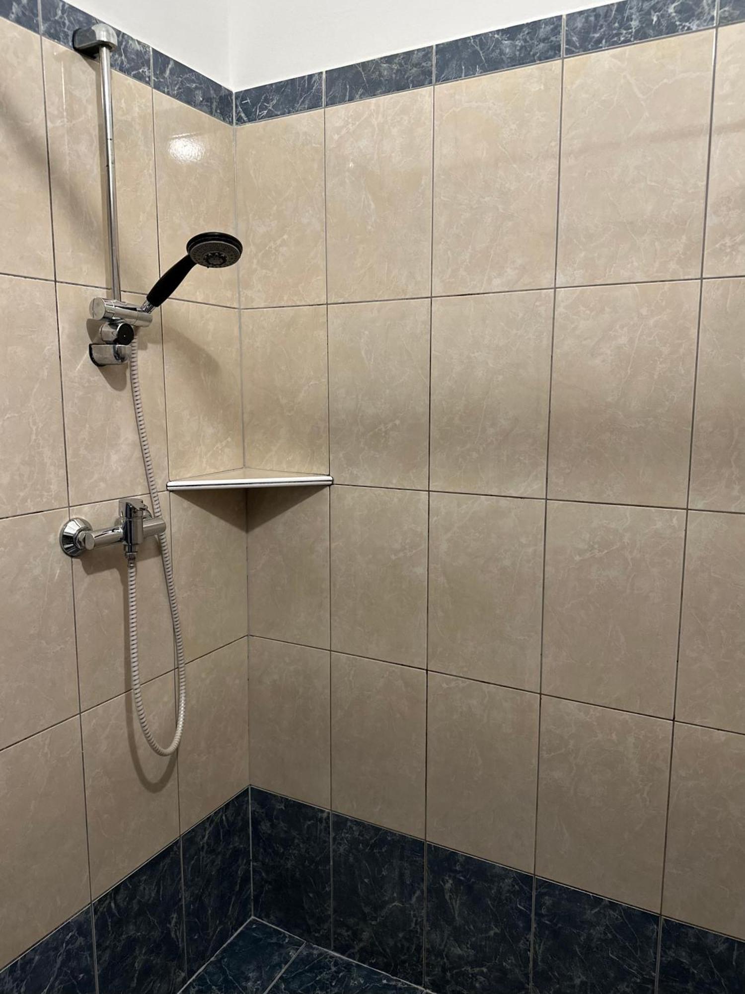 צ'סטוצ'ובה Hotel Haga מראה חיצוני תמונה