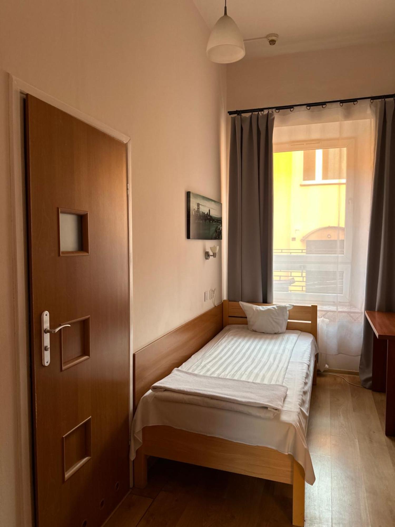 צ'סטוצ'ובה Hotel Haga מראה חיצוני תמונה