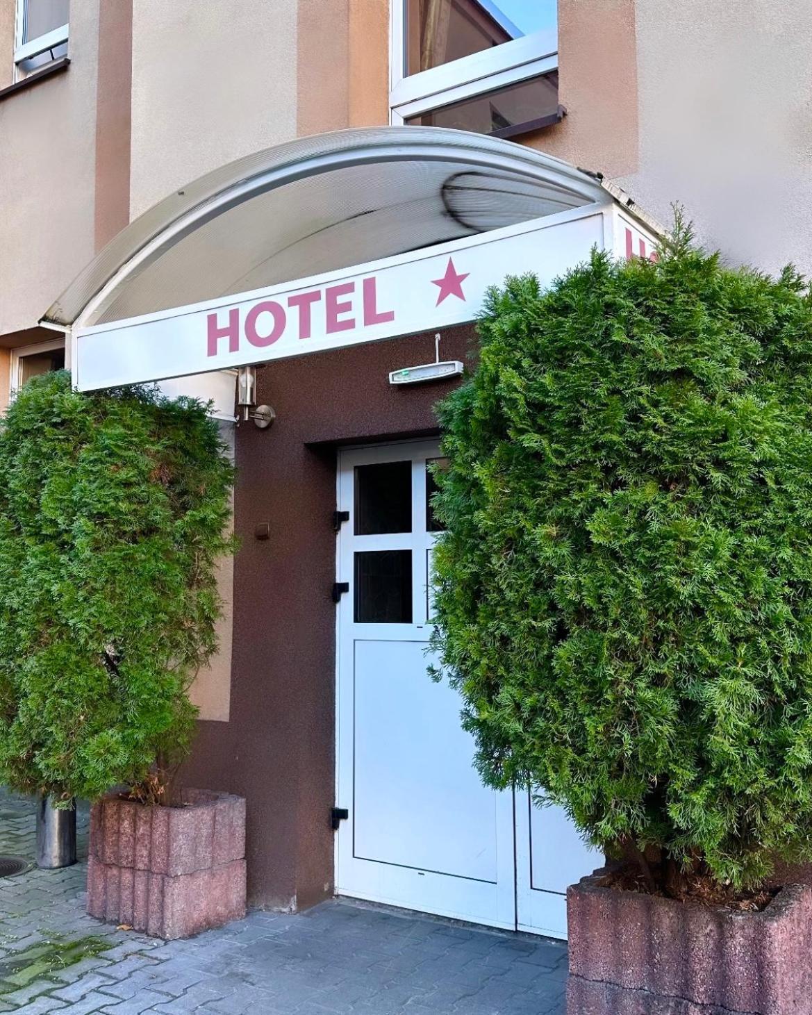 צ'סטוצ'ובה Hotel Haga מראה חיצוני תמונה